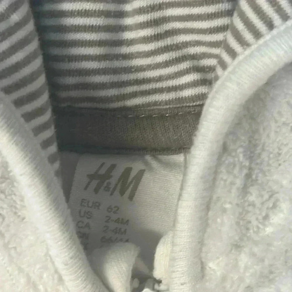 H&M full zip hooded jacket with teddie ears. Size 2-4 months - Picture 2 of 5